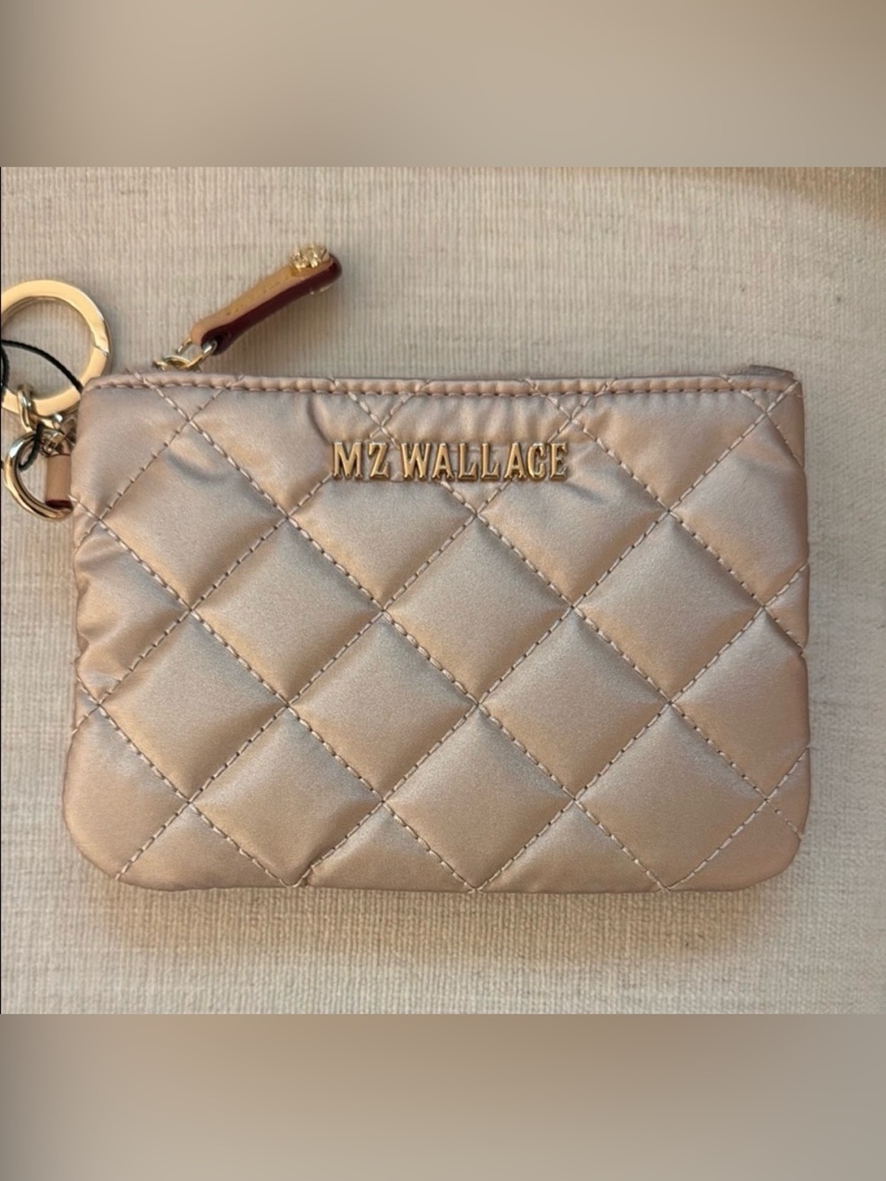 🤍New MZ Wallace Pale Rose Gold
Metallic Flat Metro Key (Exclusive)